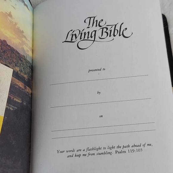 The Living Bible‎ Personal Gift Edition - Picture 2 of 9